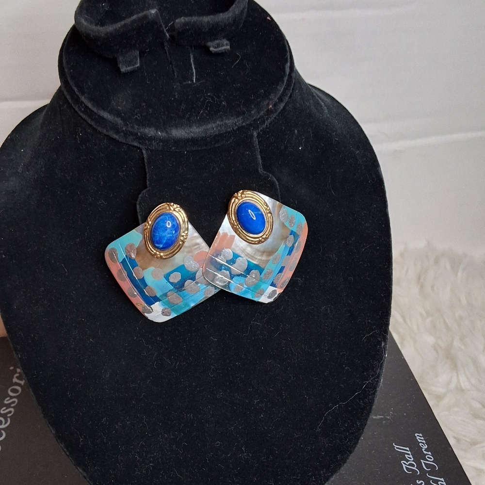 Boutique Blue Cabochon Resin Statement Earrings Gold Tone Geometric Dangle - Picture 7 of 9